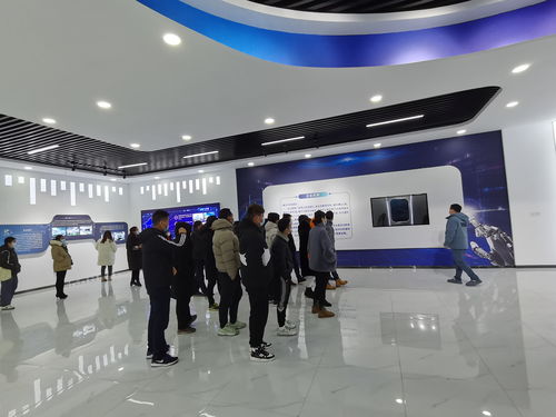 新村銀杏產(chǎn)業(yè)開(kāi)發(fā)區(qū)組織務(wù)工人員赴郯城高科技電子產(chǎn)業(yè)園考察電子商務(wù)平臺(tái)建設(shè)